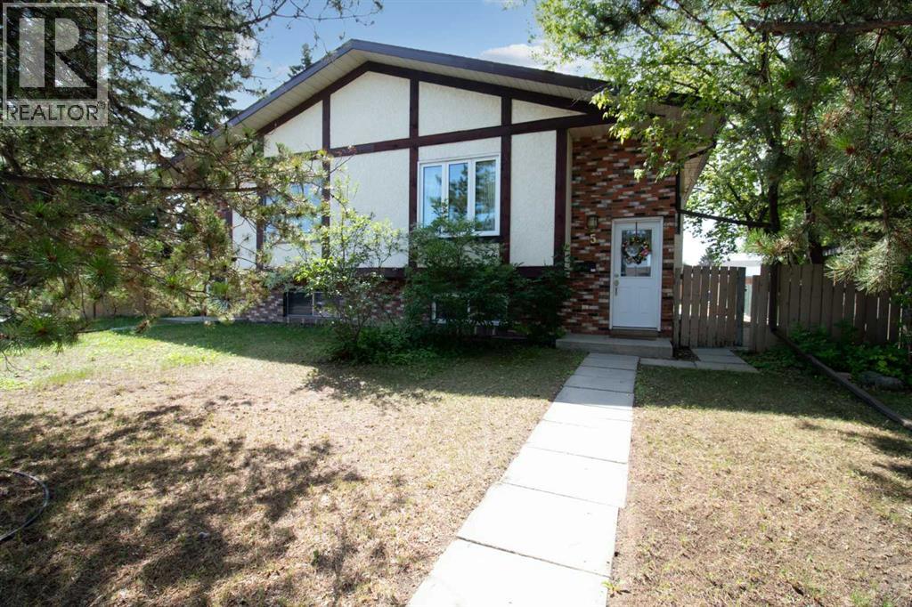 5 McCullough Crescent - 1