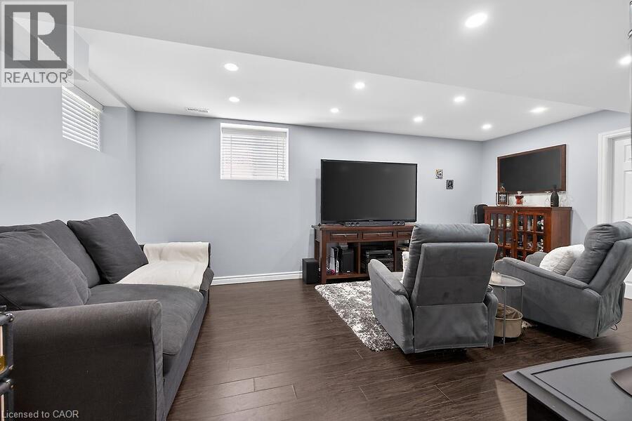 109 RAY Street N - 40