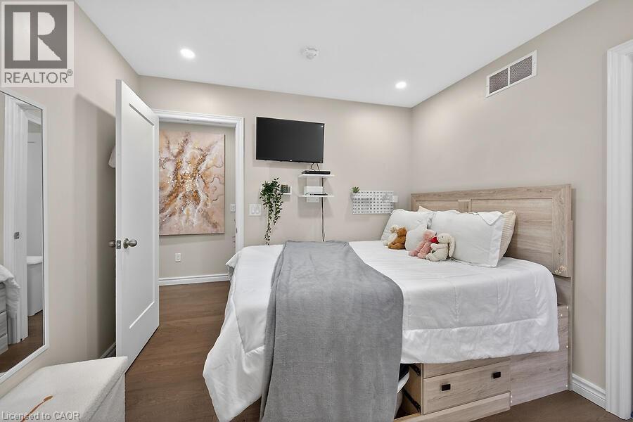 109 RAY Street N - 31