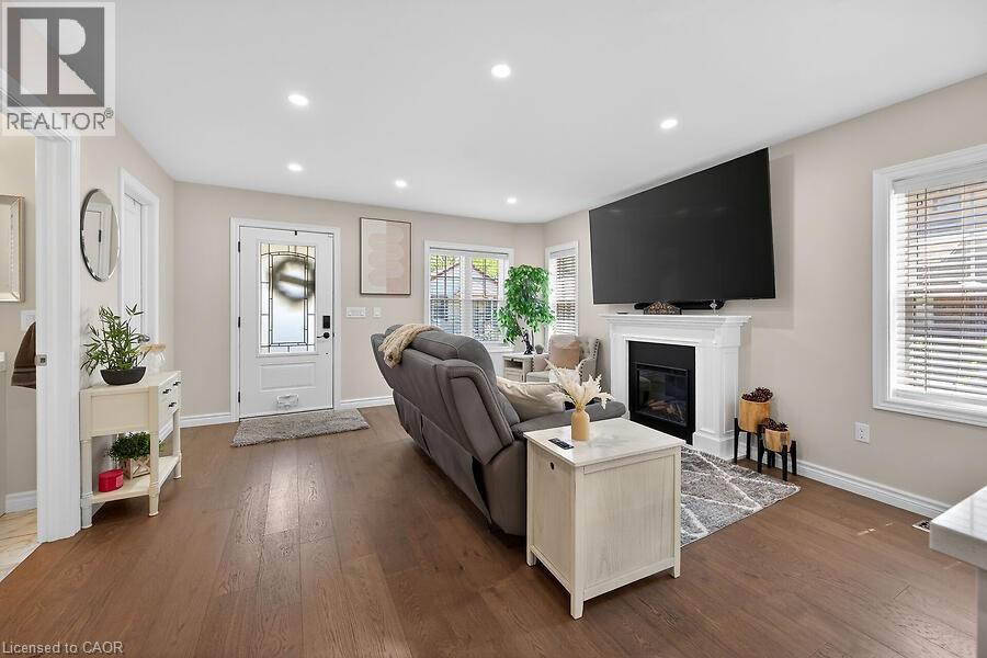 109 RAY Street N - 10