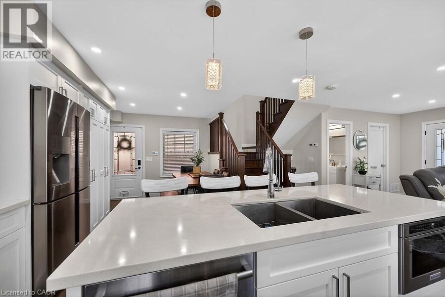109 RAY Street N - 20