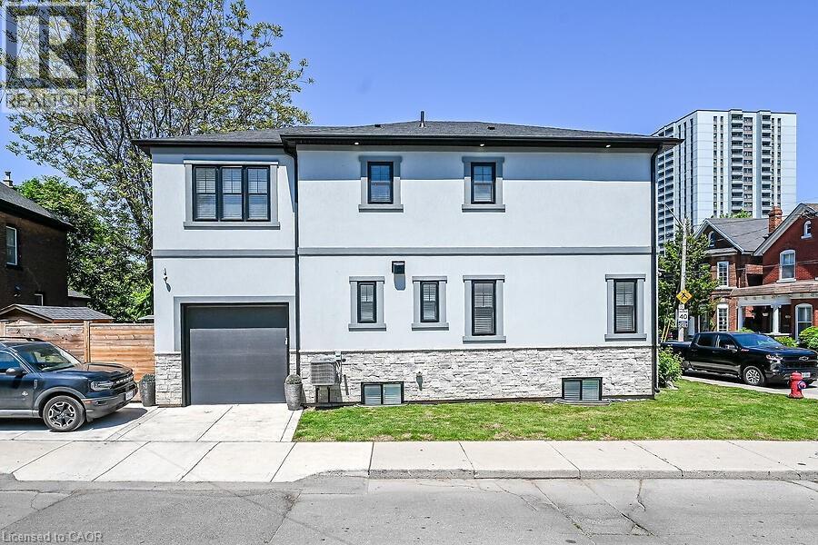 109 RAY Street N - 3