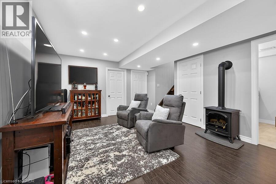 109 RAY Street N - 39