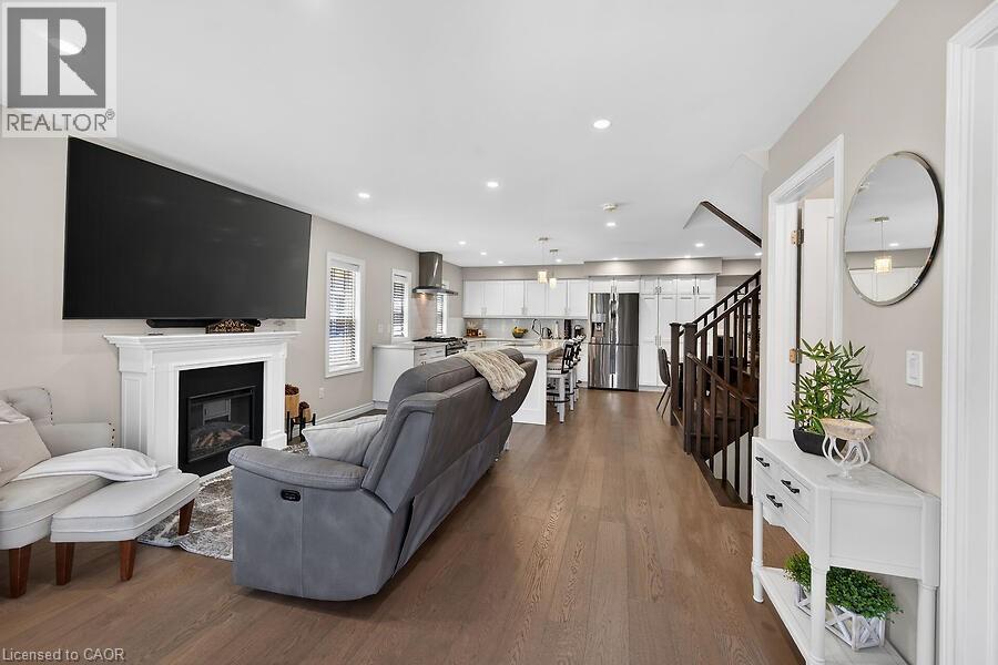 109 RAY Street N - 5