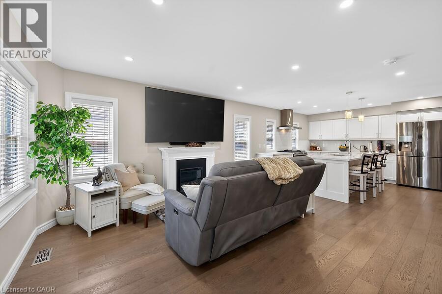 109 RAY Street N - 8