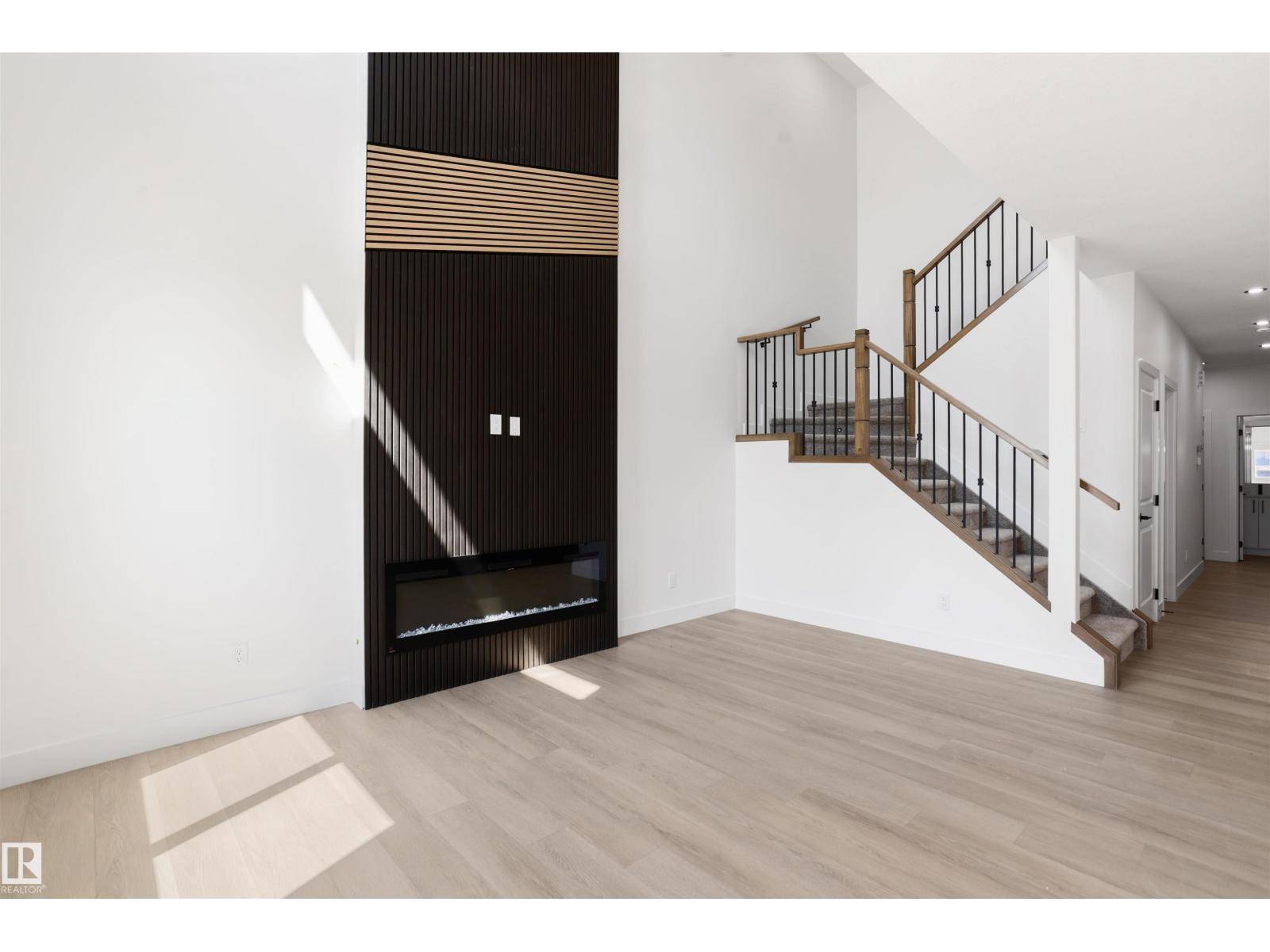 815 158 AV NE - 13