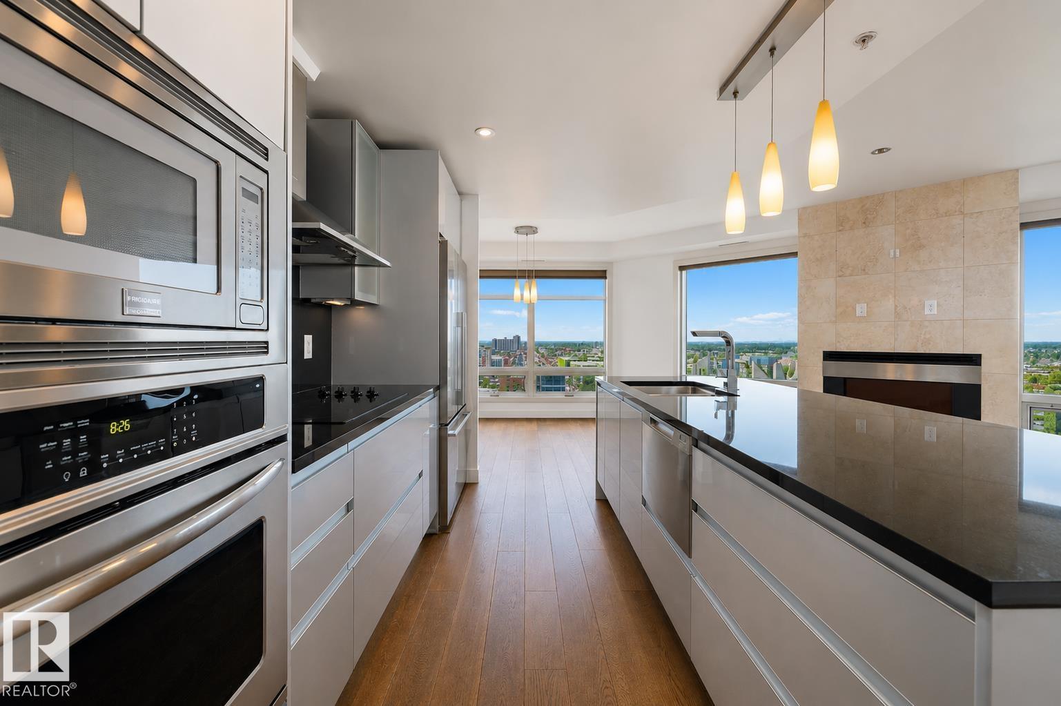 #1704 10388 105 ST NW - 1