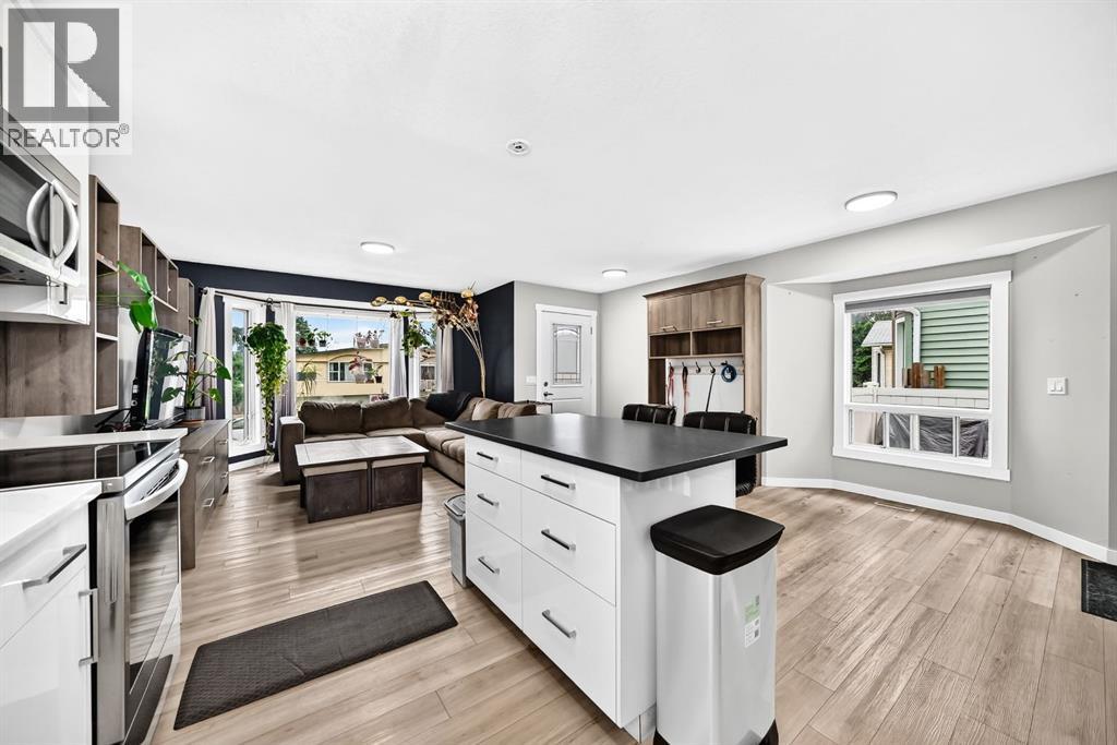 46 Dovercliffe Way SE - 3