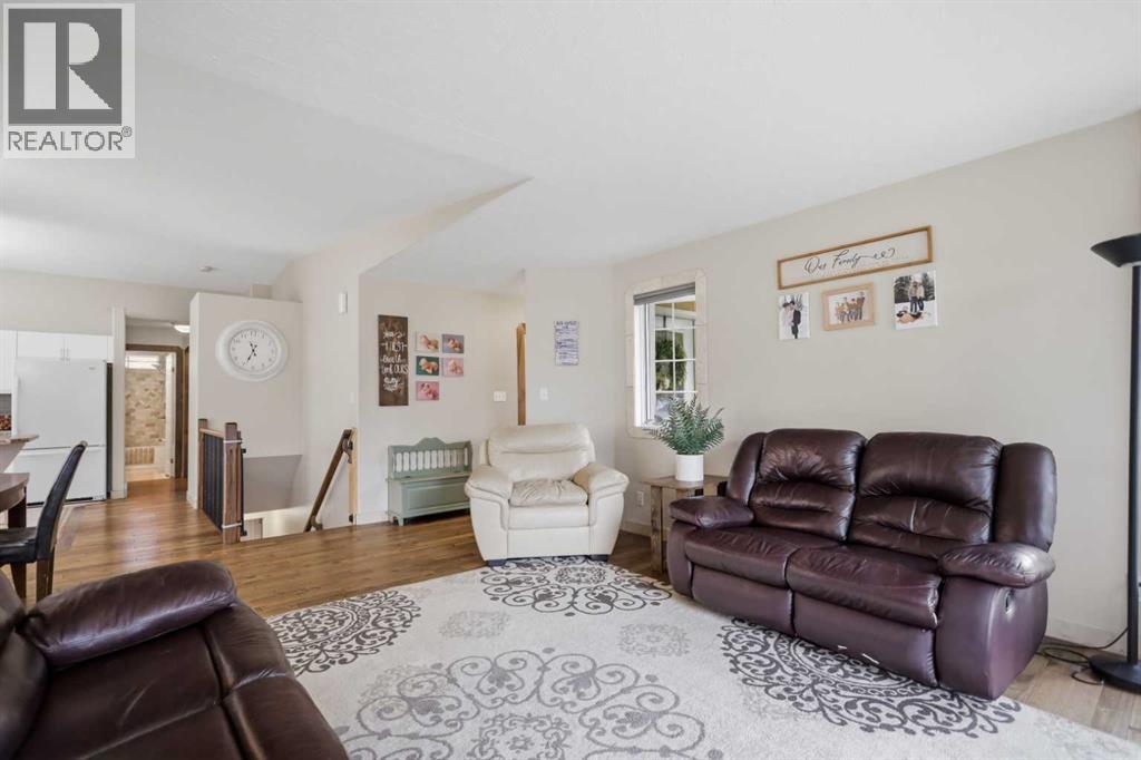5418 46 Street - 8