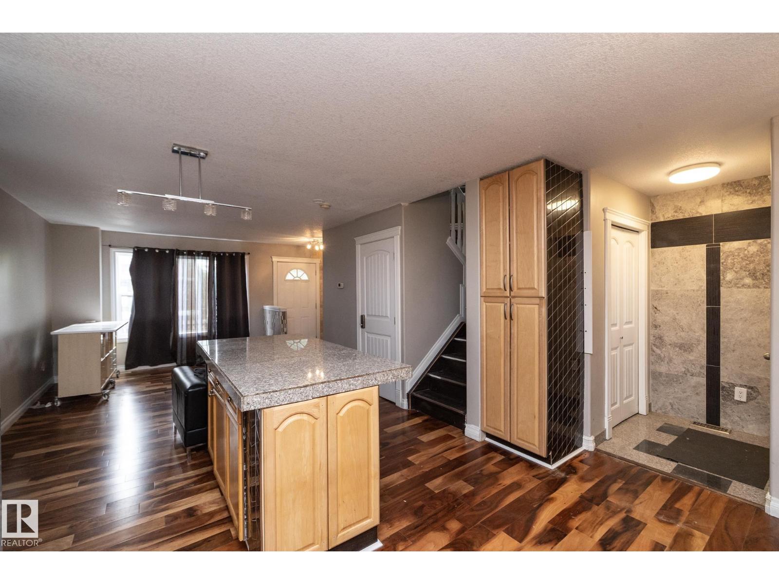 11915 77 ST NW - 21