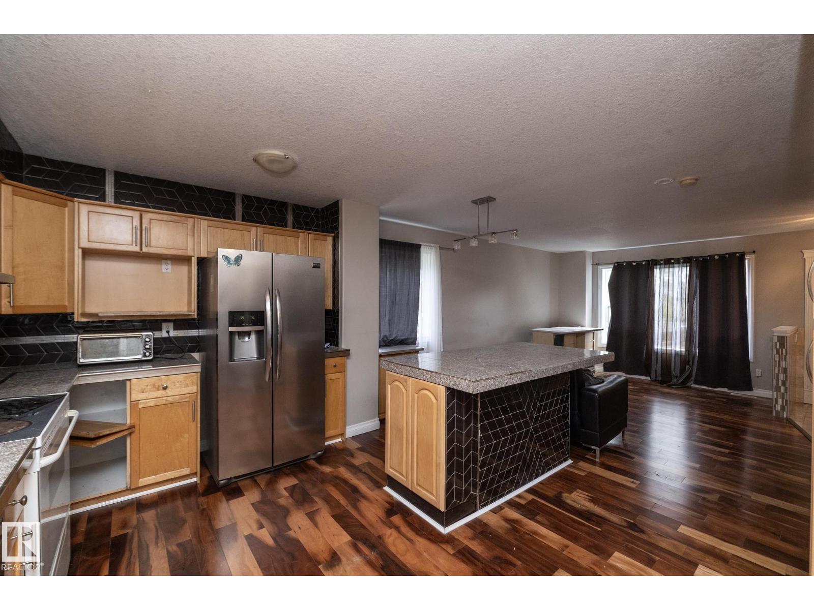 11915 77 ST NW - 24
