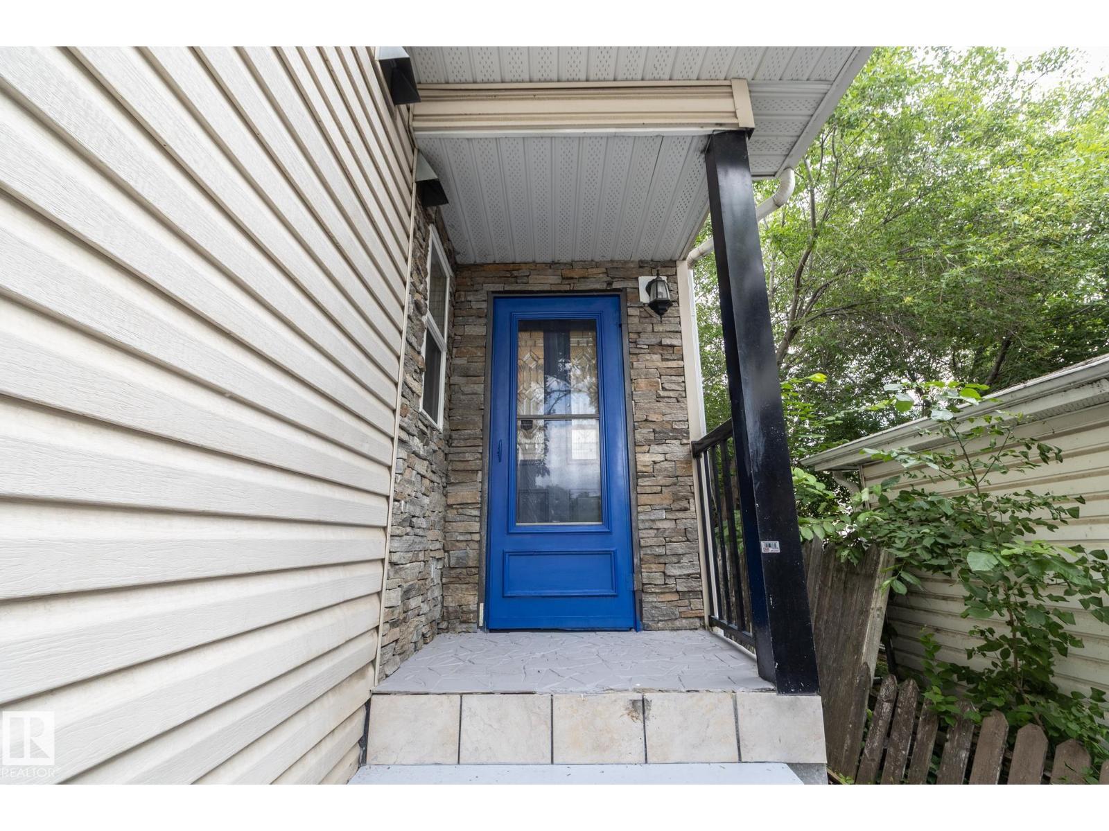 11915 77 ST NW - 9