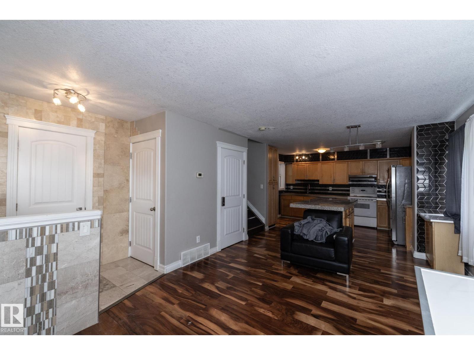 11915 77 ST NW - 16