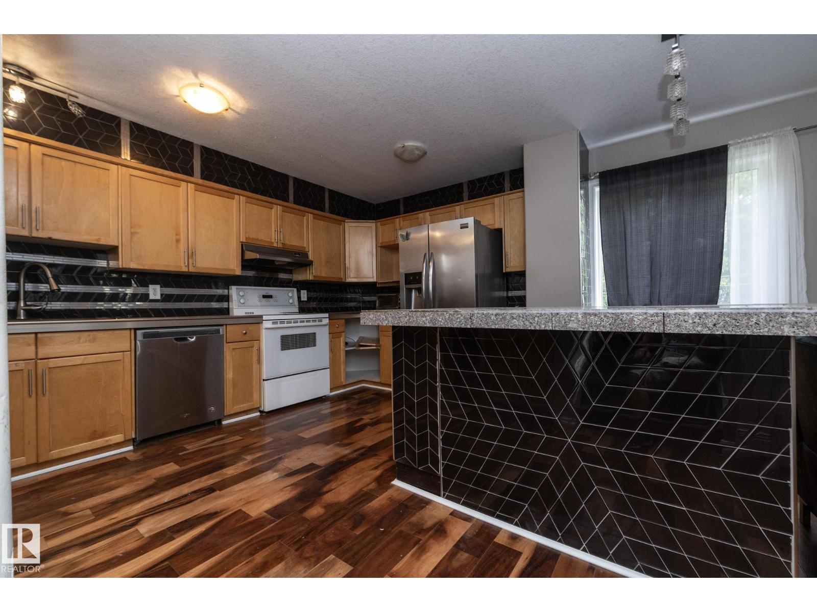 11915 77 ST NW - 22