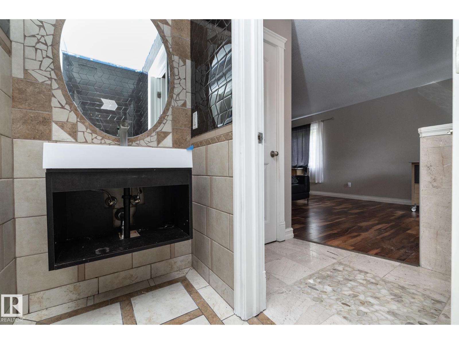 11915 77 ST NW - 28