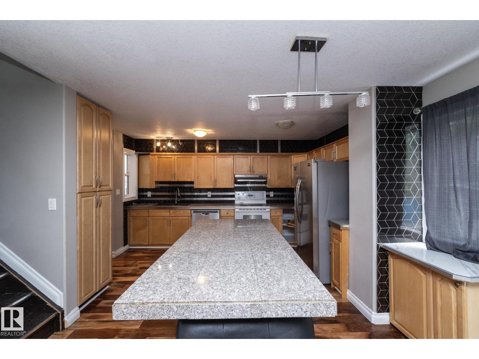 11915 77 ST NW - 15