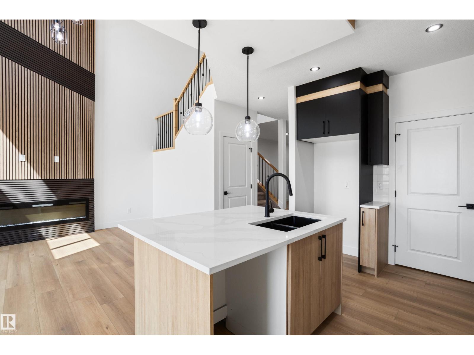 819 158 AV NE - 17