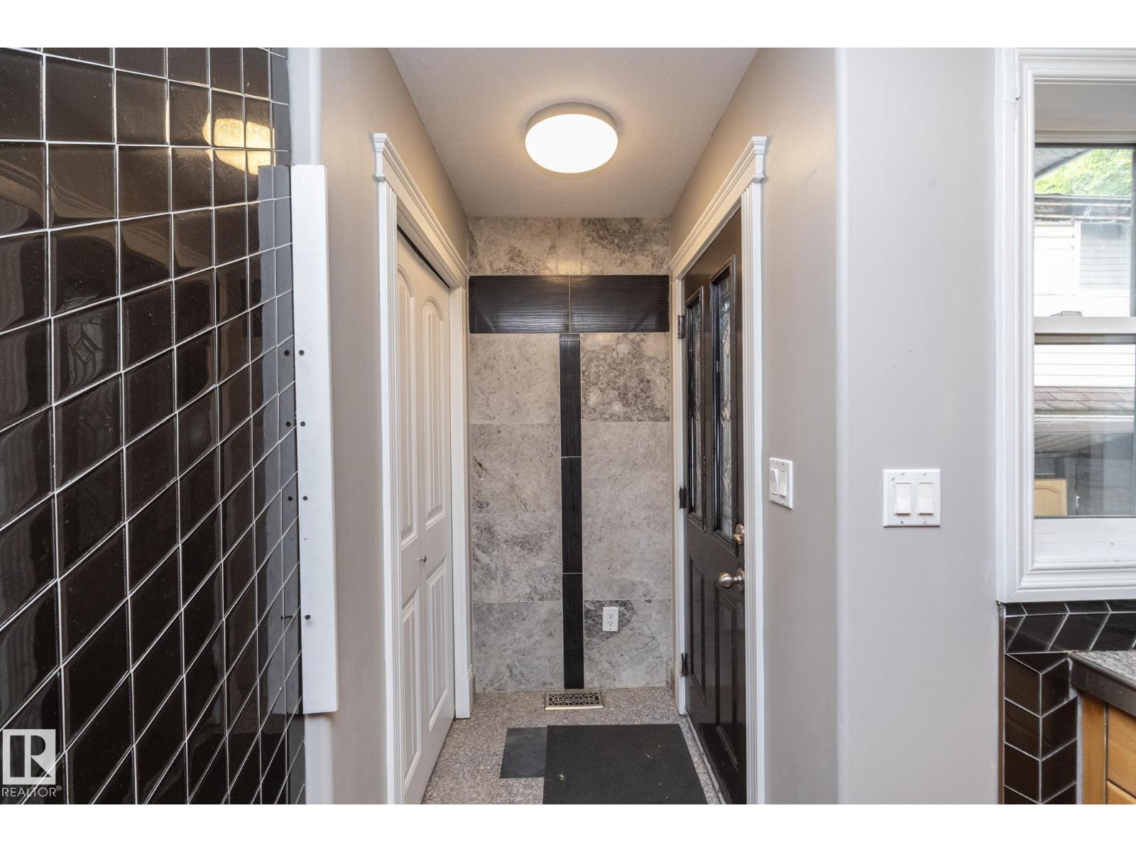 11915 77 ST NW - 10