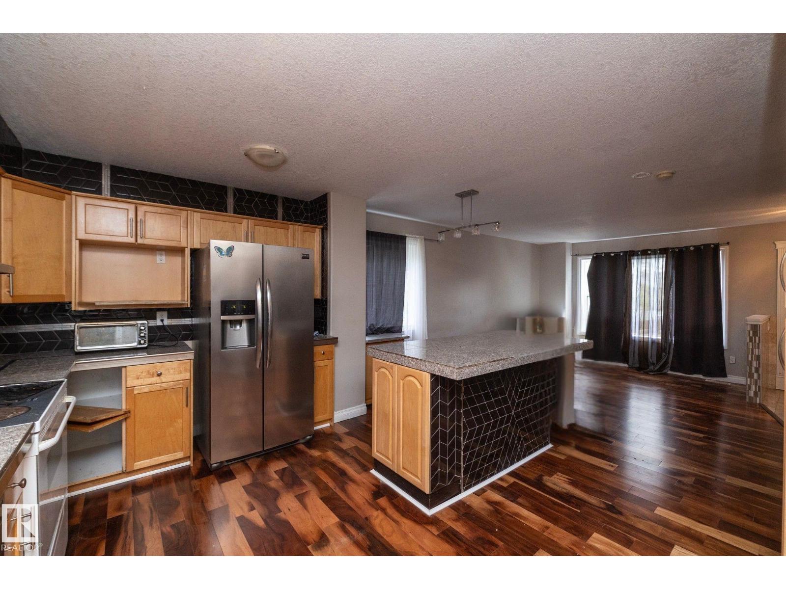 11915 77 ST NW - 12