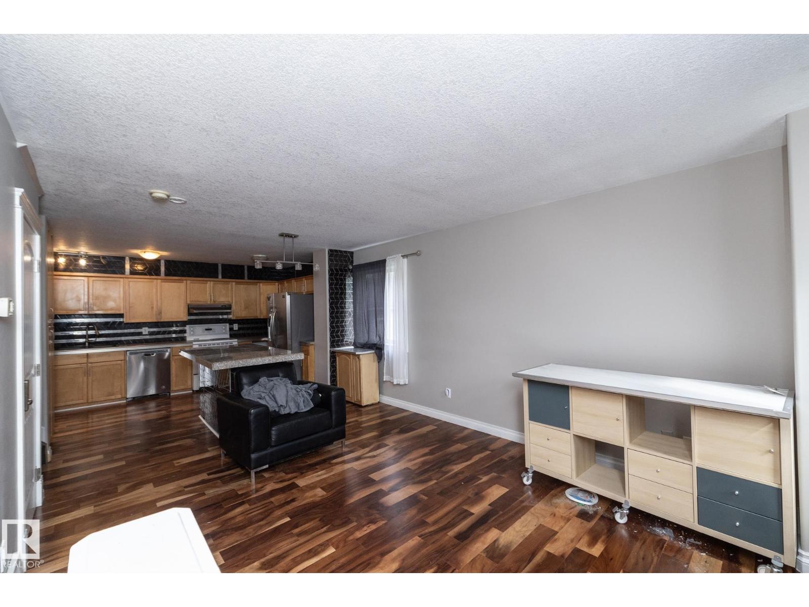11915 77 ST NW - 17