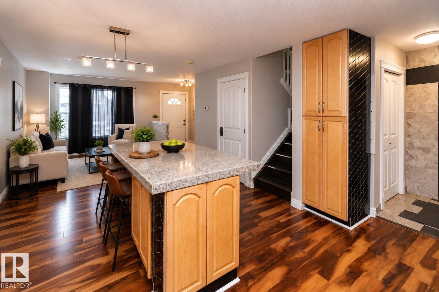 11915 77 ST NW - 5