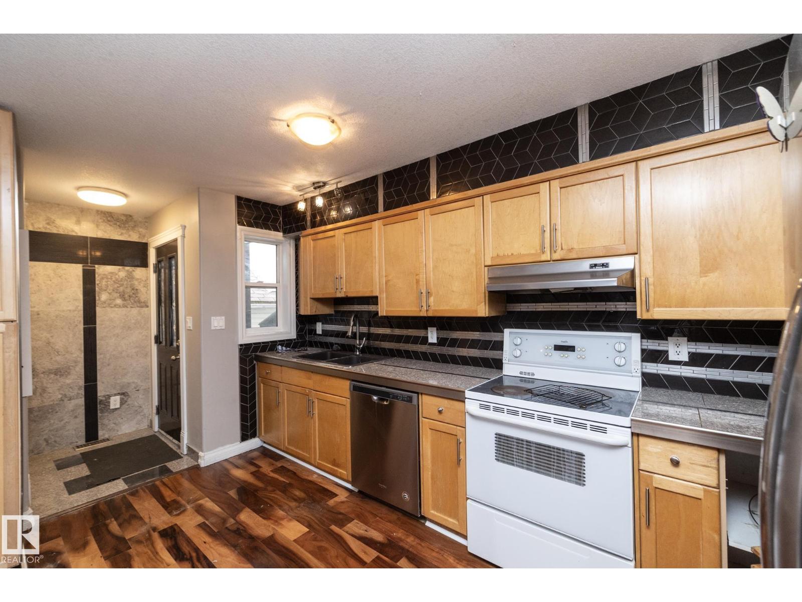 11915 77 ST NW - 20