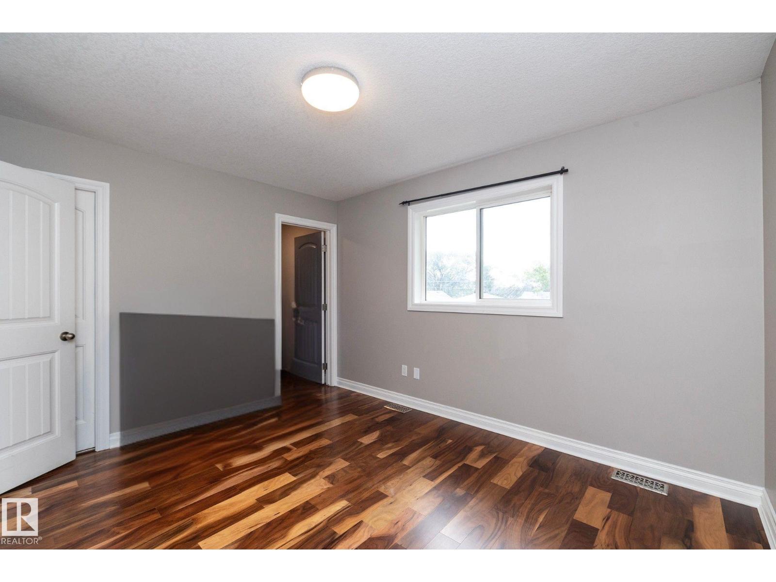 11915 77 ST NW - 55