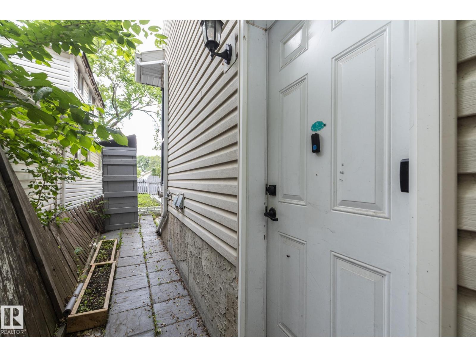 11915 77 ST NW - 57