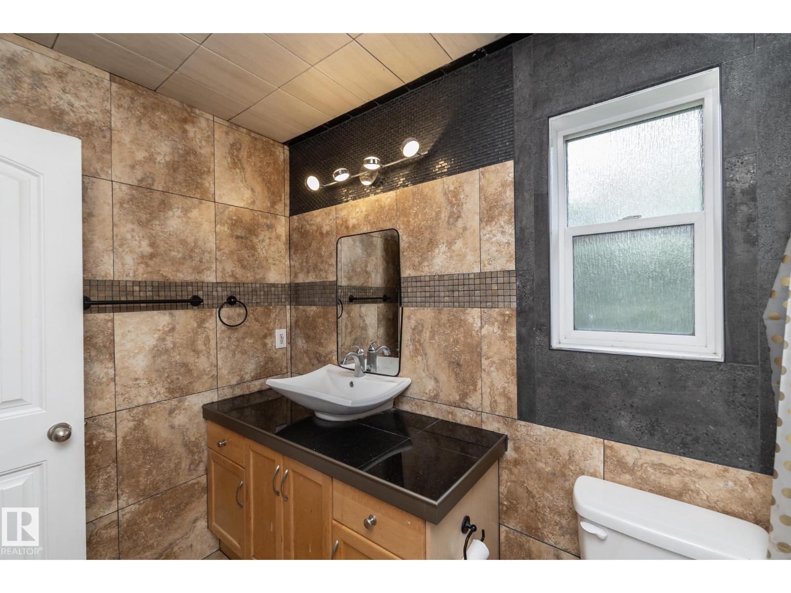11915 77 ST NW - 44
