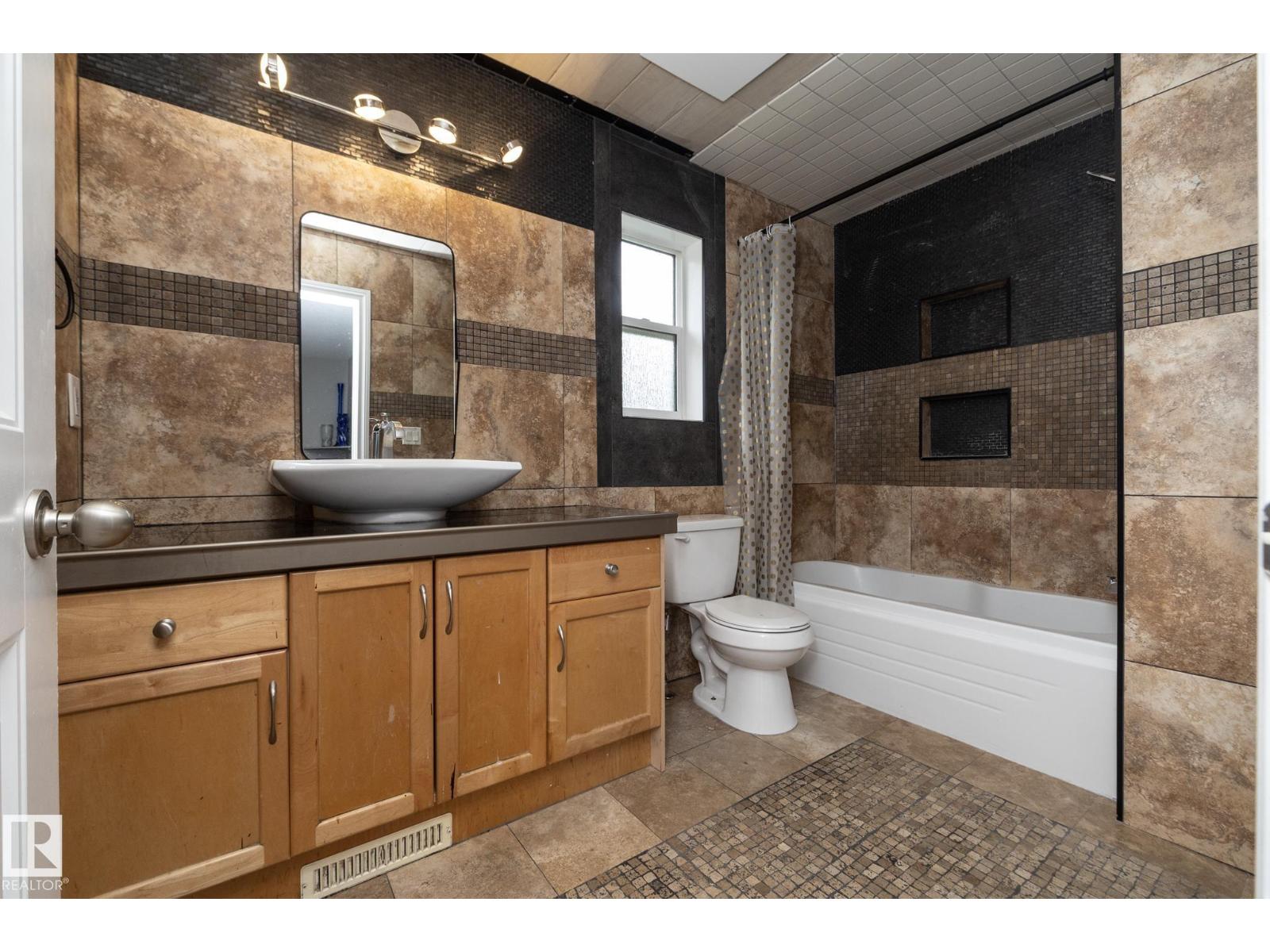11915 77 ST NW - 42