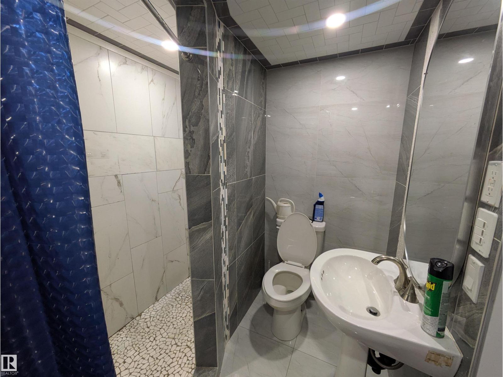 11915 77 ST NW - 62