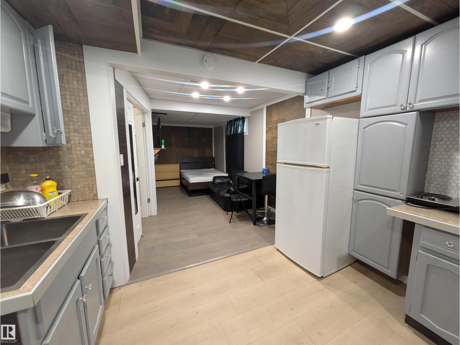 11915 77 ST NW - 60