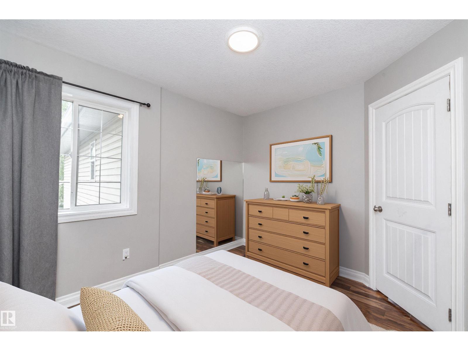 11915 77 ST NW - 52