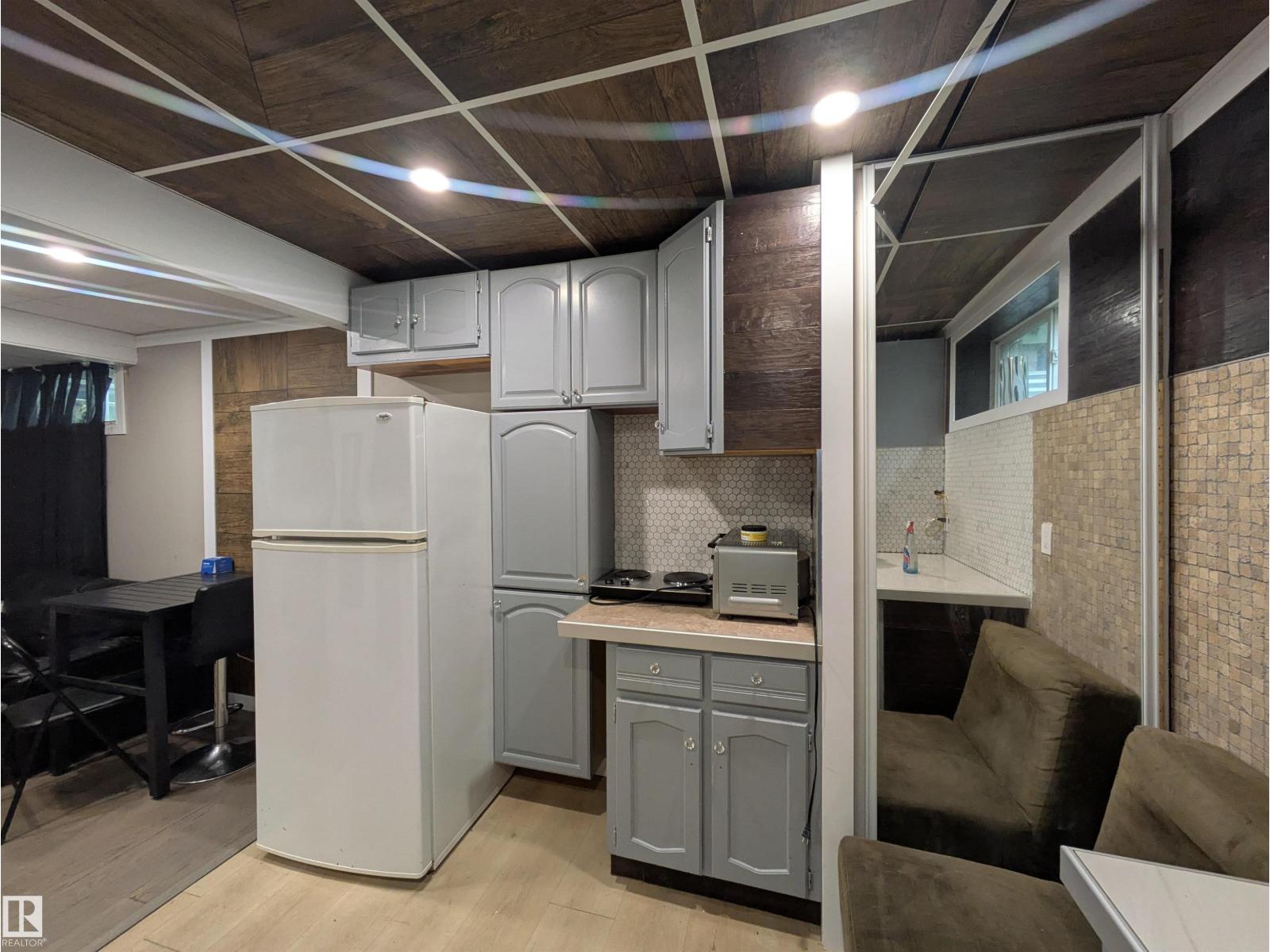 11915 77 ST NW - 61