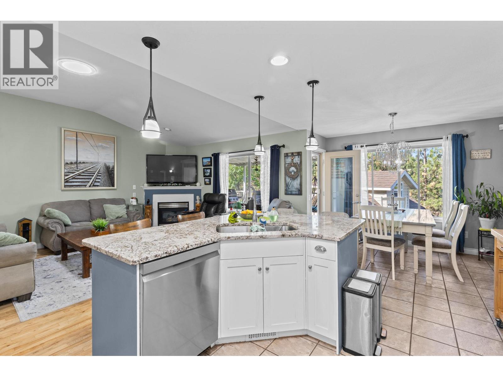 #8 3425 East Boundary Road - 10