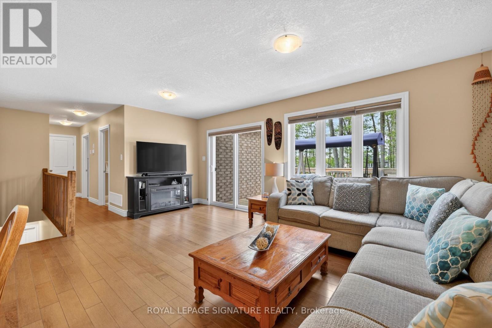 22 HUNTER AVENUE - 18