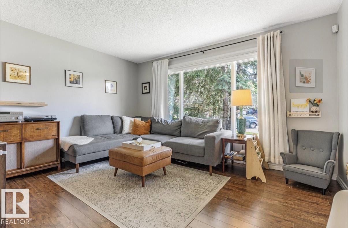 4718 35 AV NW - 10