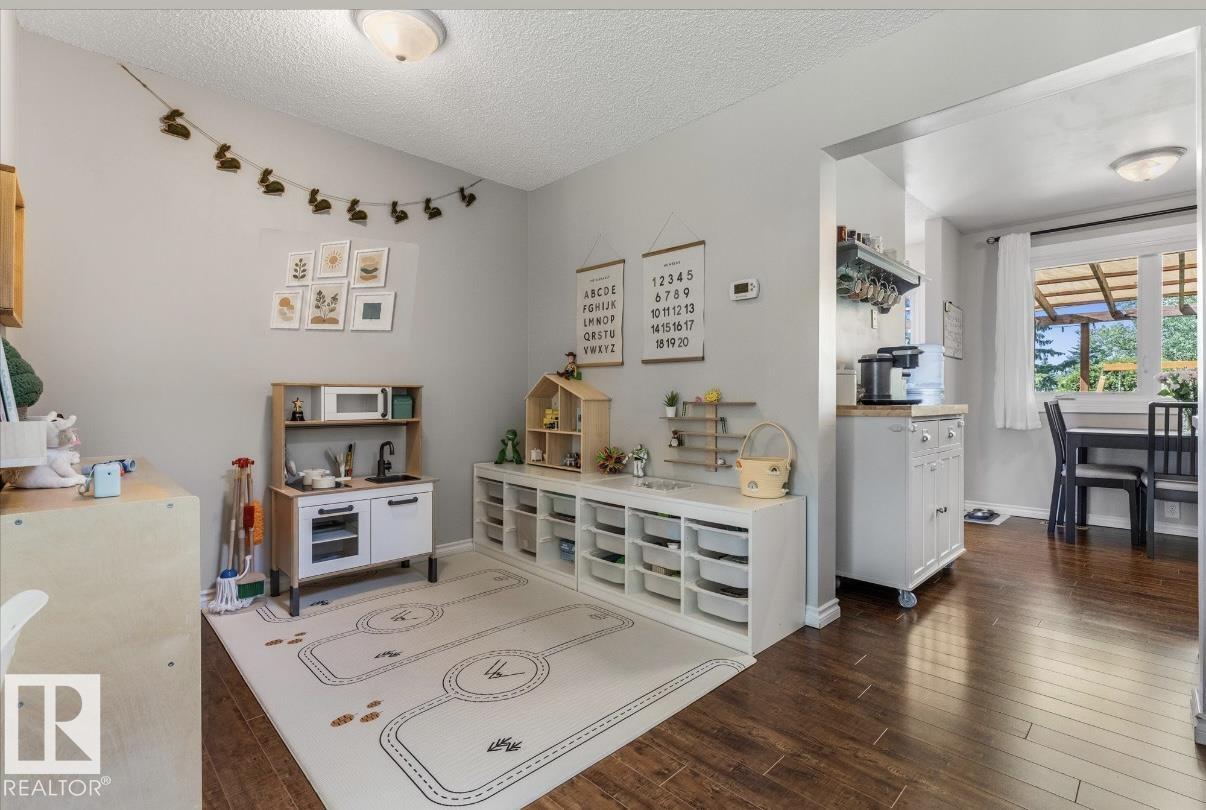 4718 35 AV NW - 11