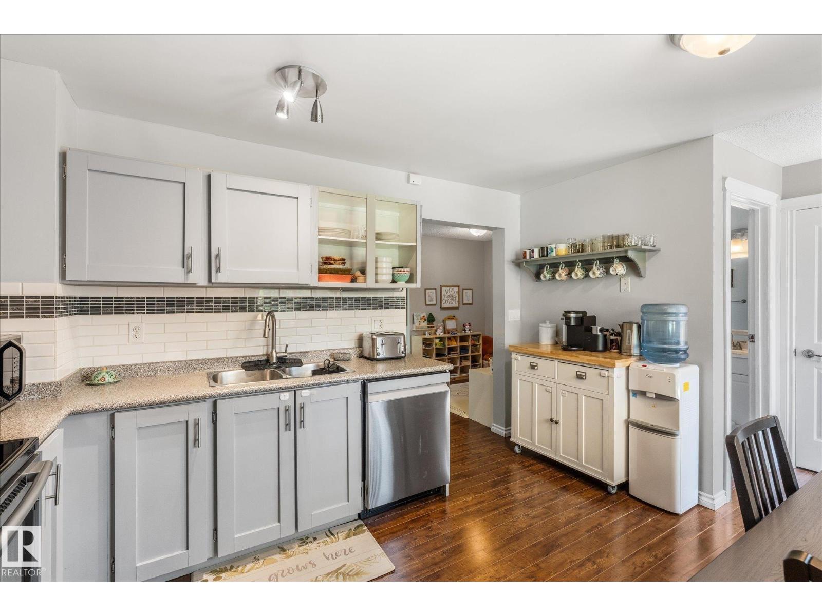 4718 35 AV NW - 15
