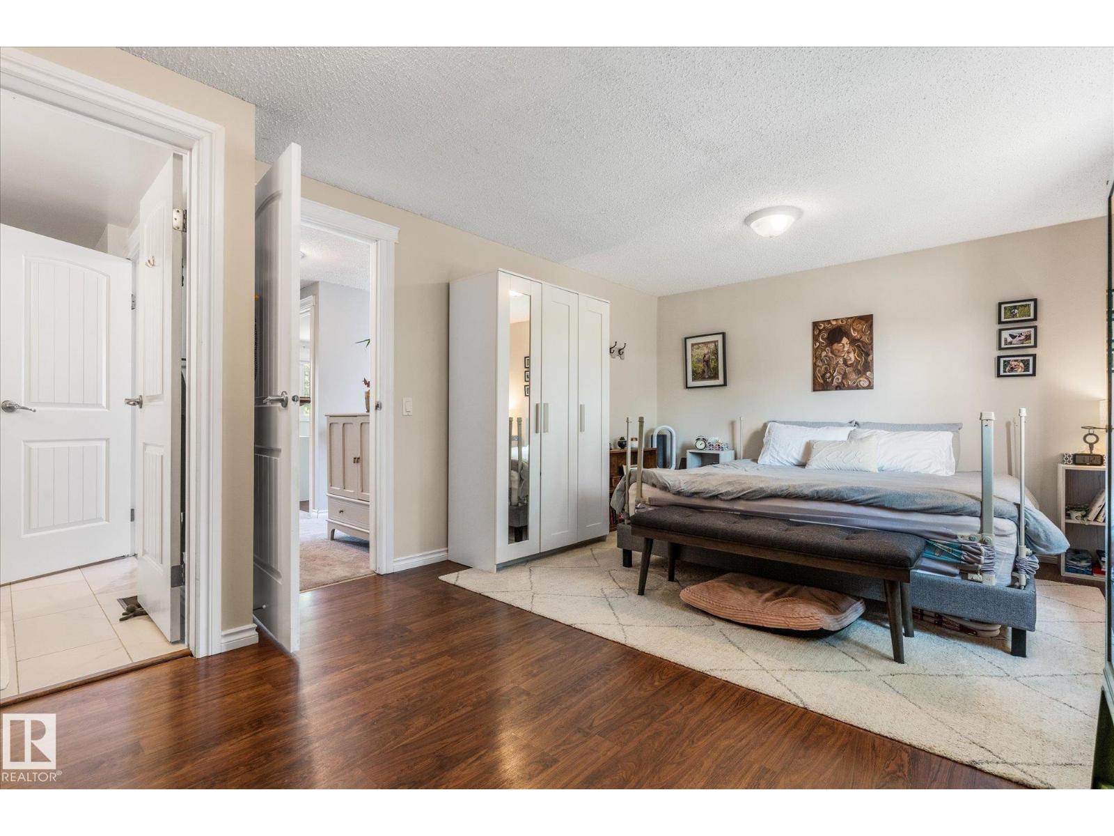 4718 35 AV NW - 21