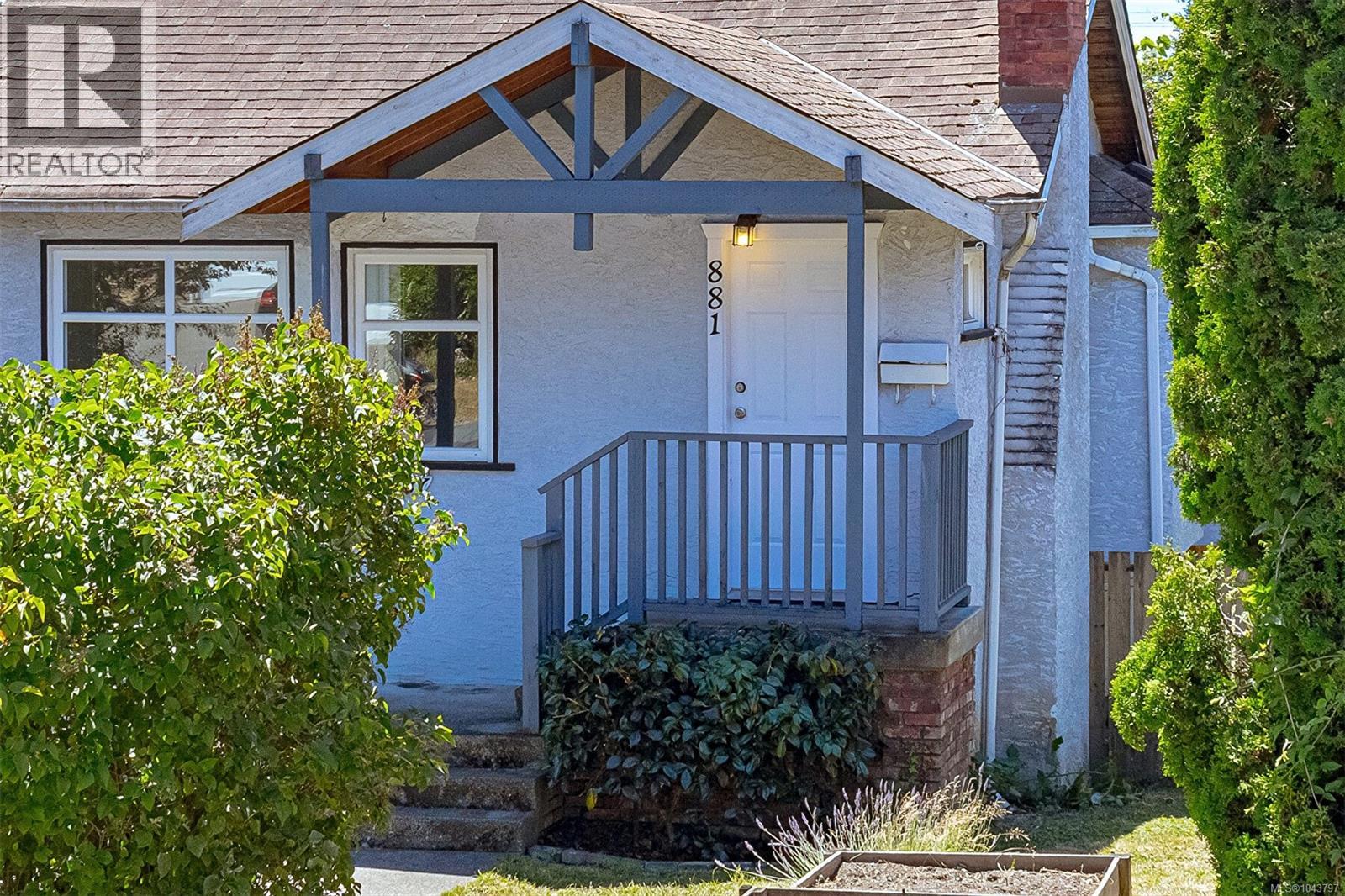 881 Leslie Drive, Saanich