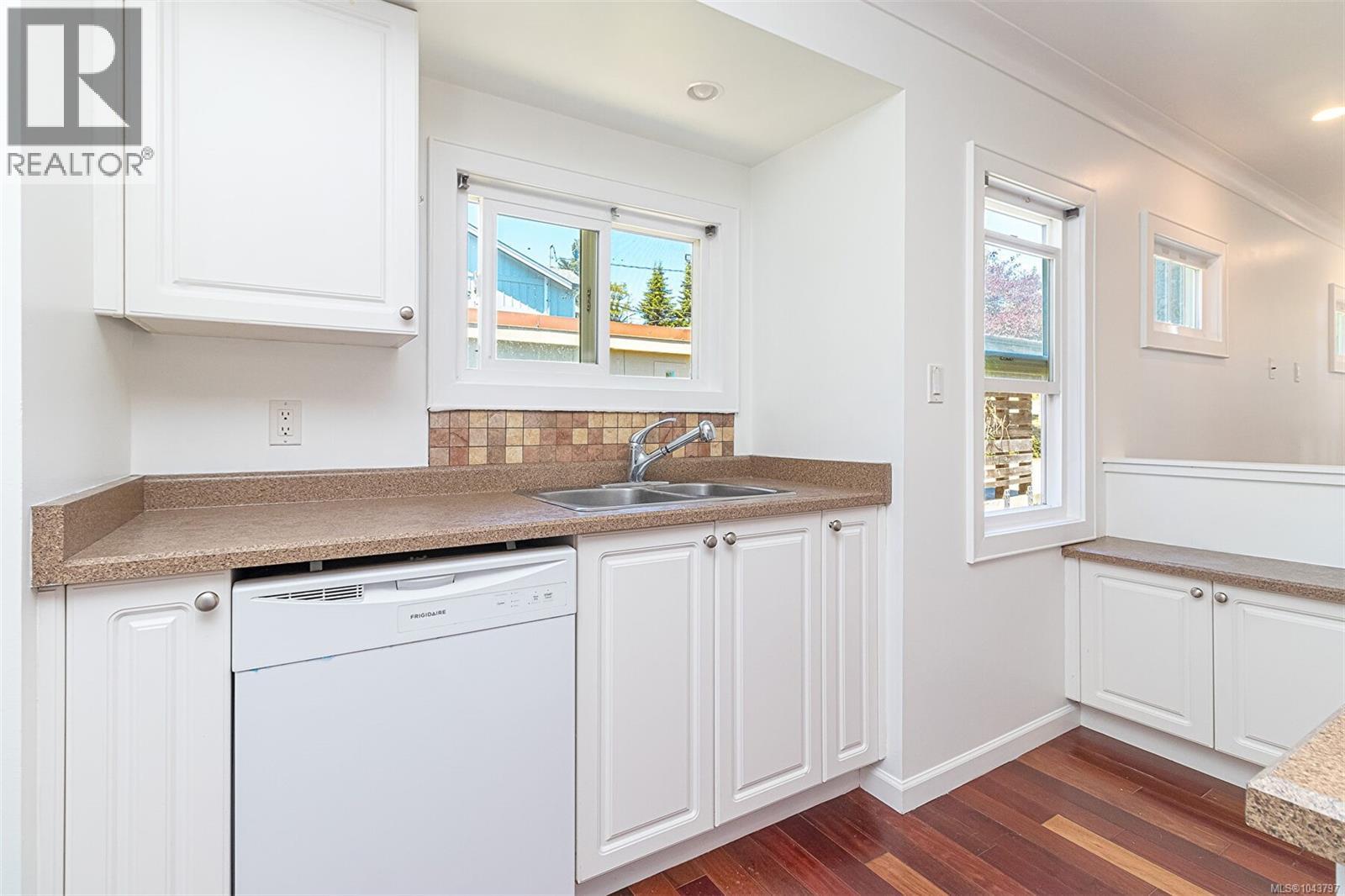 881 Leslie Dr - 12