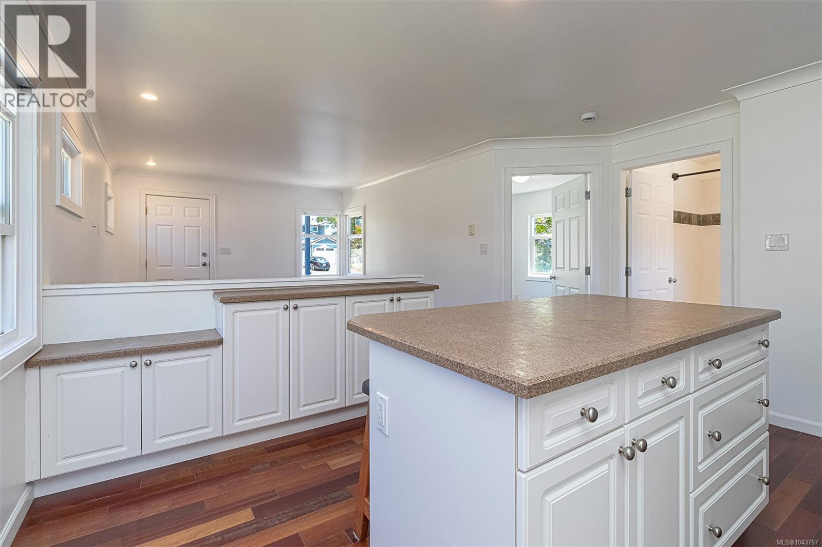 881 Leslie Dr - 13