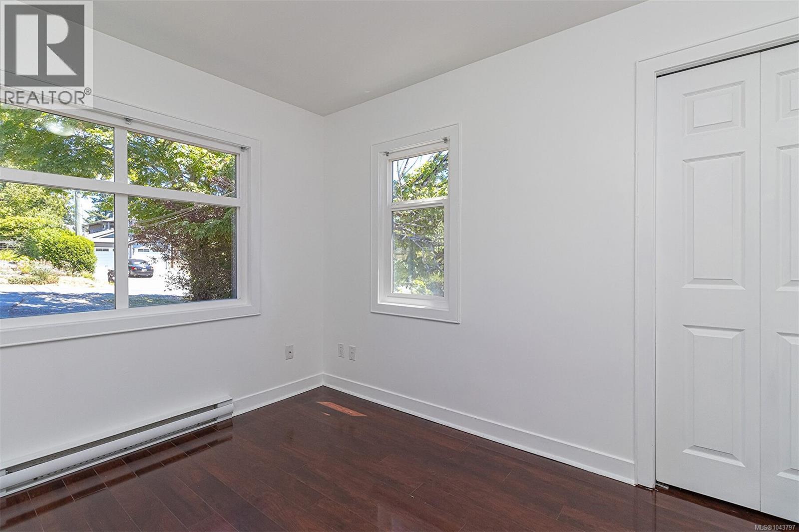 881 Leslie Dr - 18