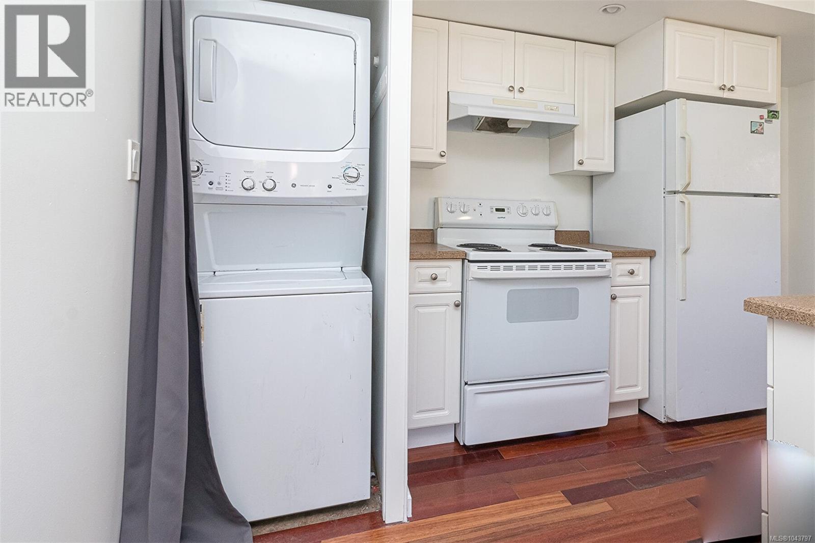  881 Leslie Drive, Saanich