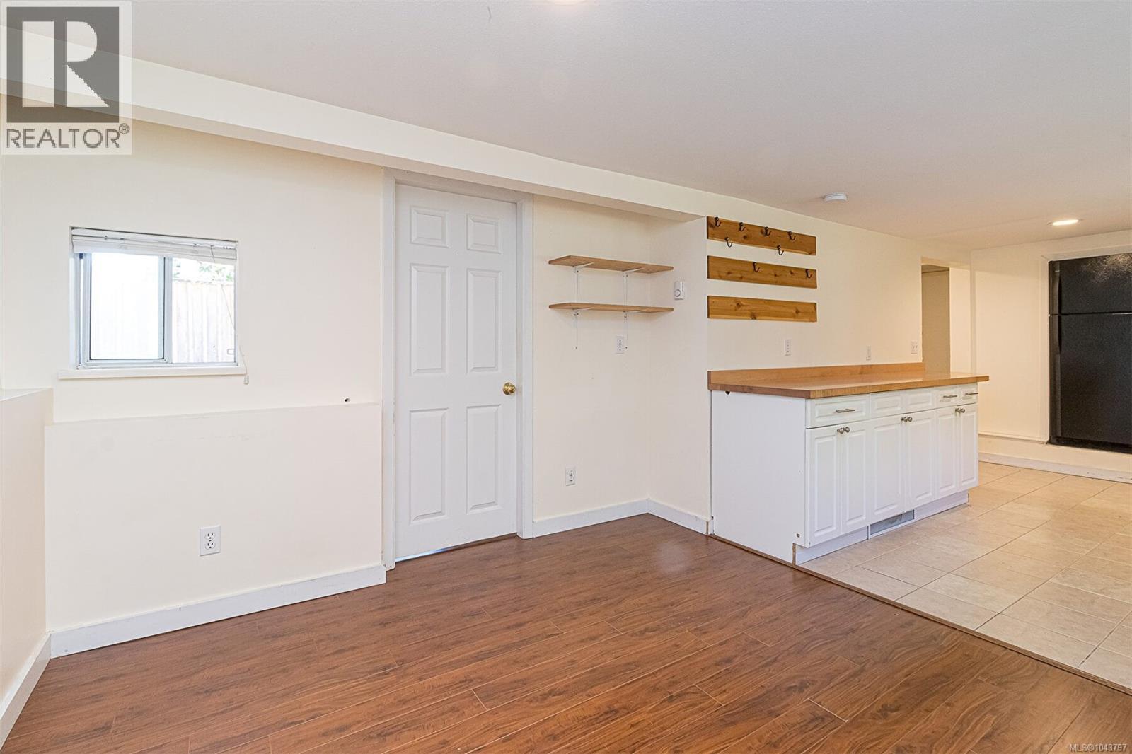 881 Leslie Dr - 22