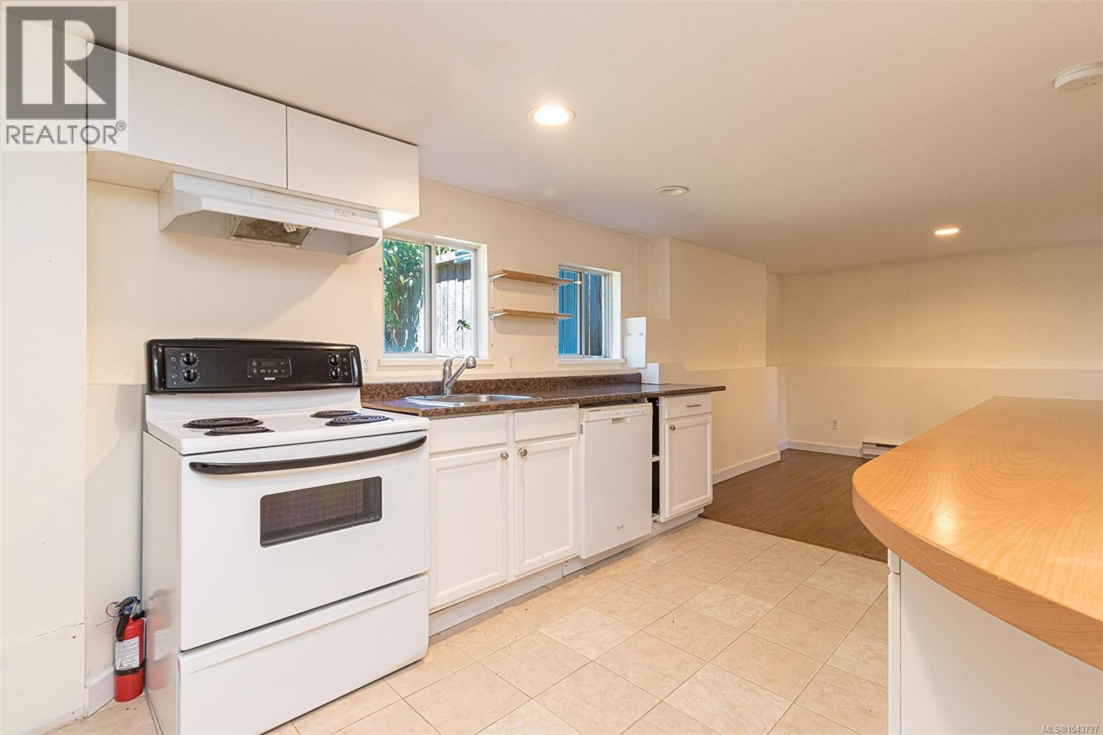 881 Leslie Dr - 25