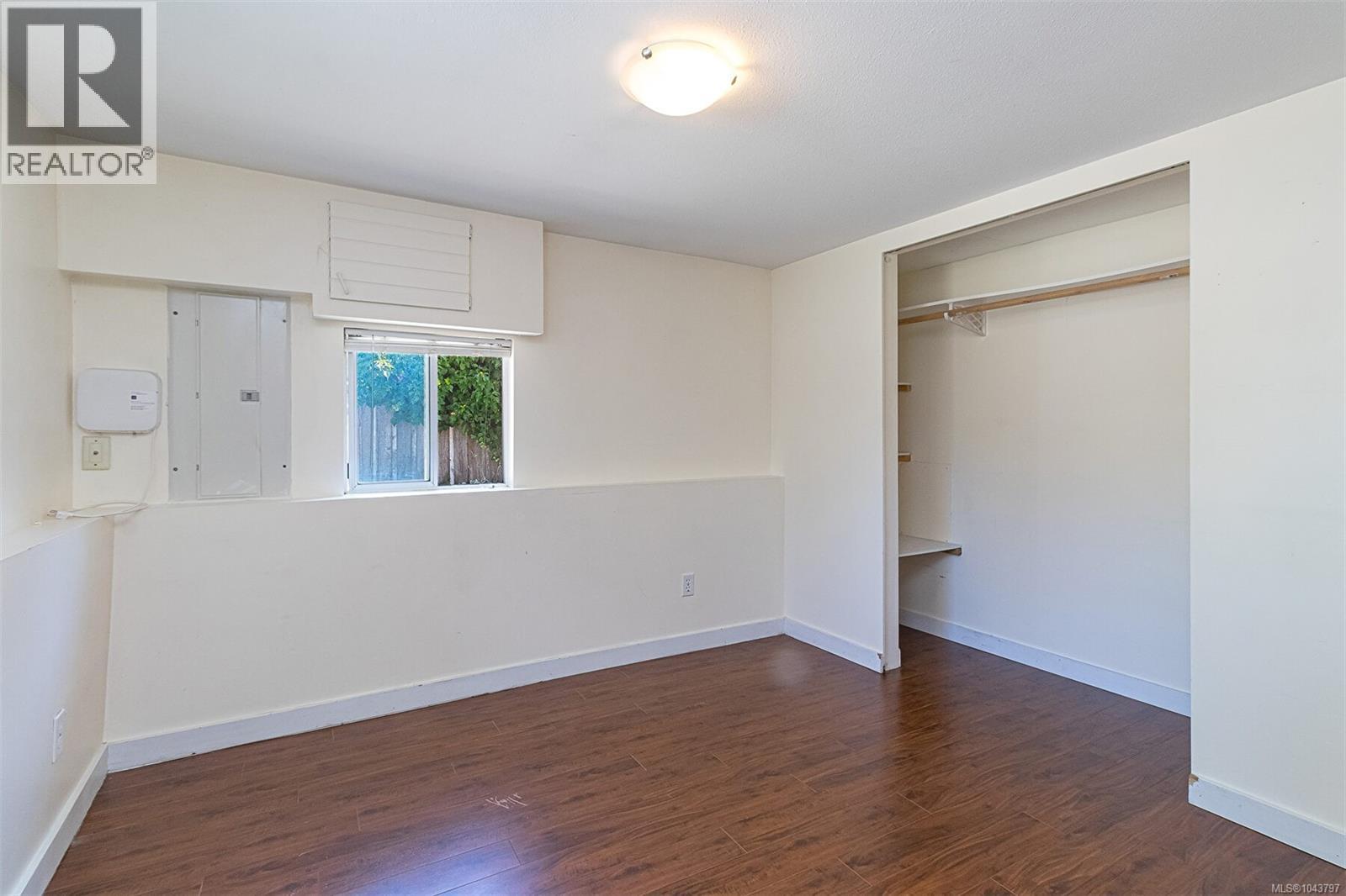 881 Leslie Dr - 27