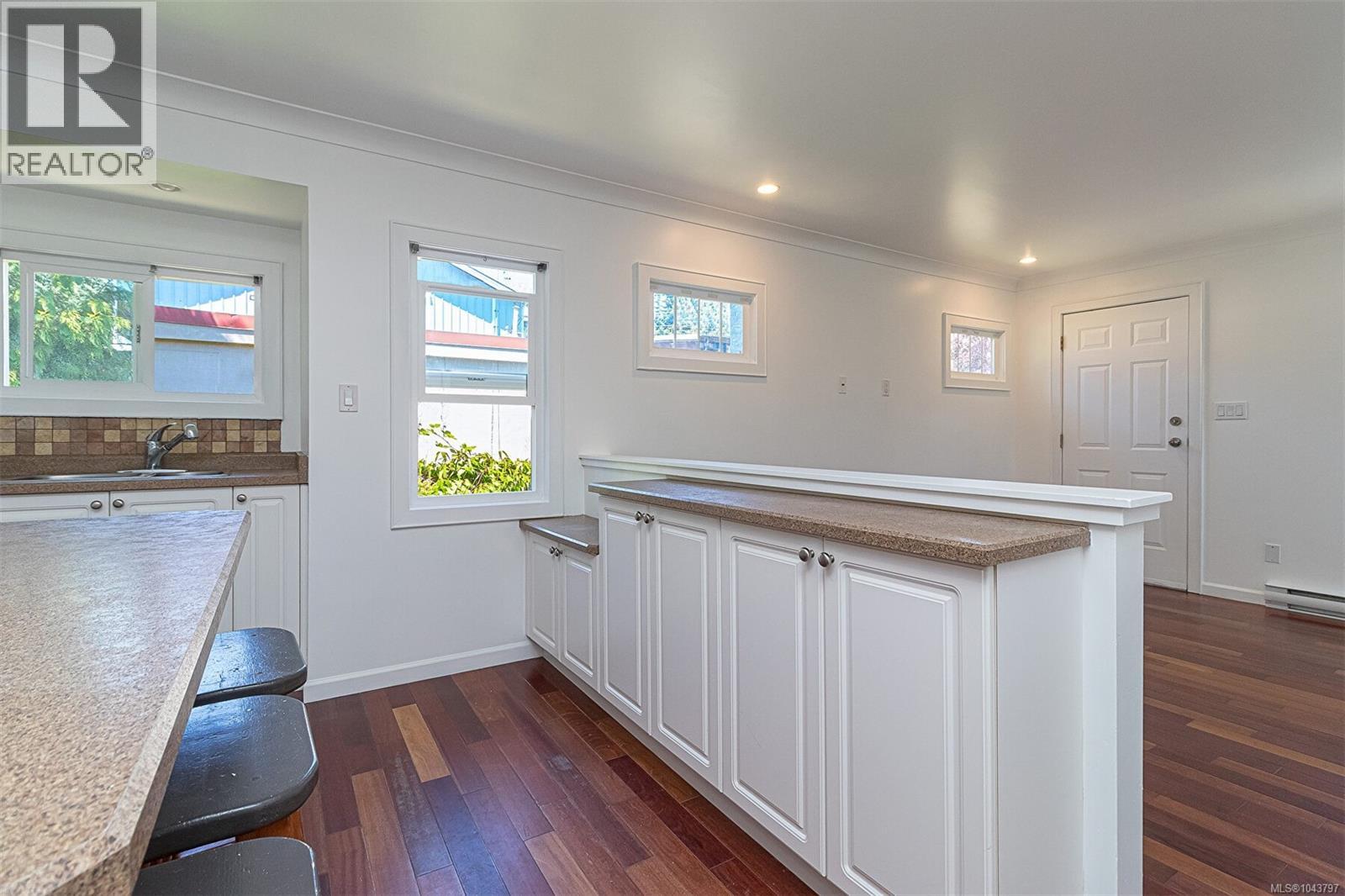 881 Leslie Dr - 31