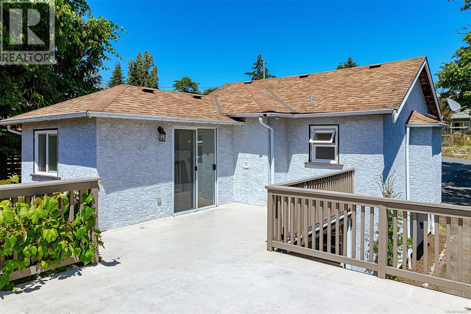  881 Leslie Drive, Saanich